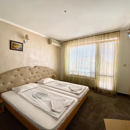 Отель Family The Golden Fish 3*