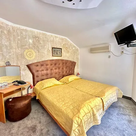 Отель Family The Golden Fish 3*