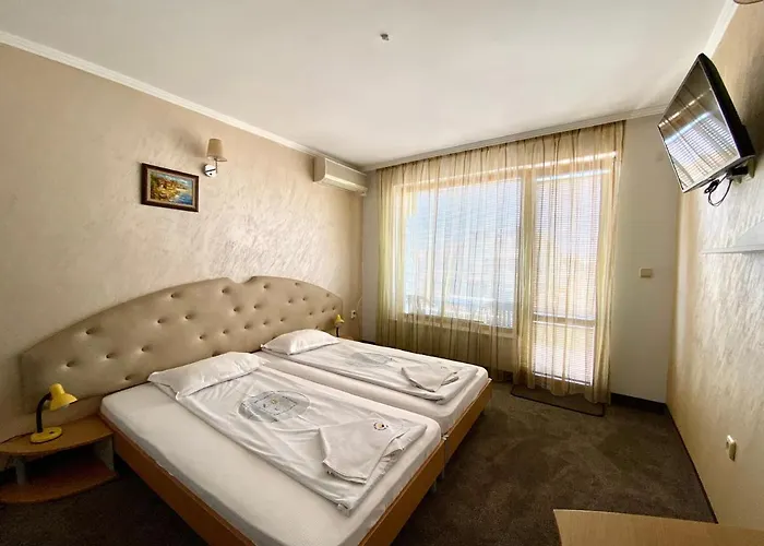 מלון Family The Golden Fish 3*