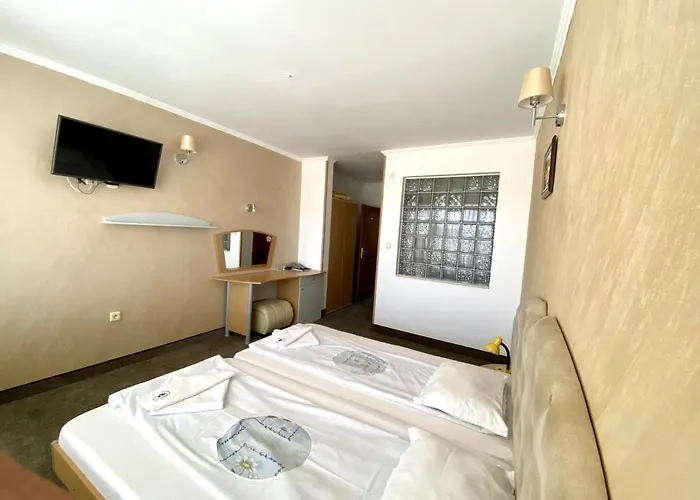 Family The Golden Fish מלון