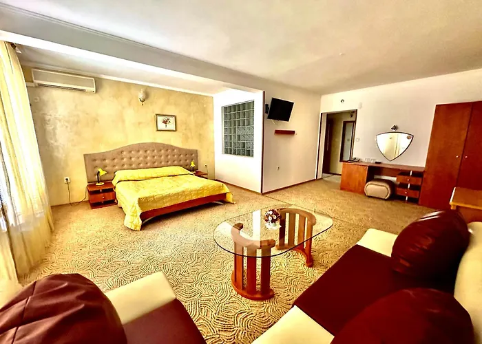 מלון Family The Golden Fish 3*