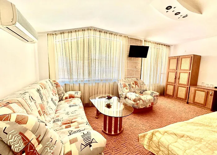 מלון Family The Golden Fish 3*